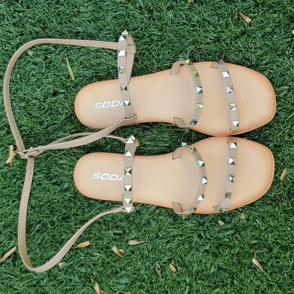 NWT Soda Studded Strappy Tan Sandals Size 7 1/2 - Picture 3 of 14